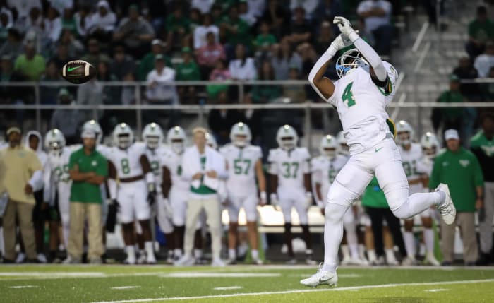 A pass escapes the grasp of Buford's Jordan Allen. 11/13/2023